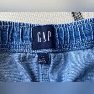 Gap size S petite denim shorts